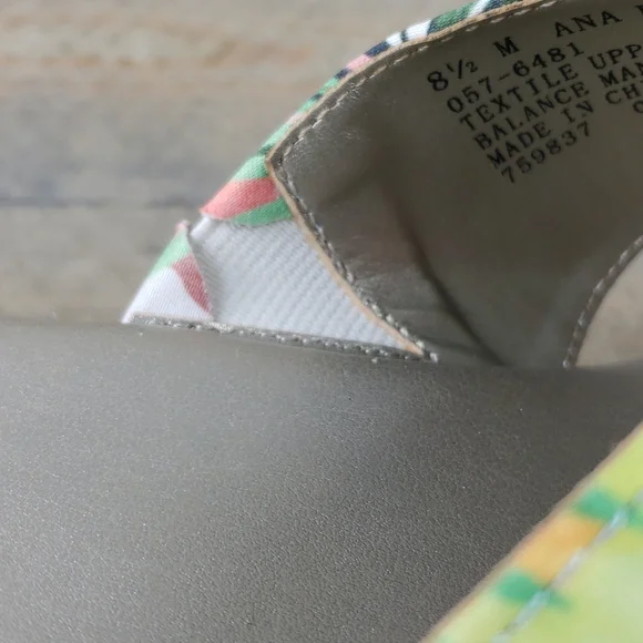 a.n.a. A New Approach Women's Erin Platform Sandals With  Flower Print - Picture 8 of 9